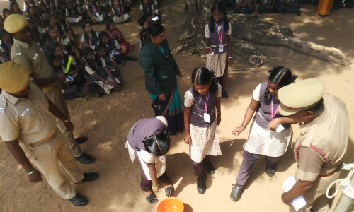 விபத்தில்லா தீபாவளி: பட்டாசு பாதுகாப்பு குறித்து தீயணைப்பு வீரர்கள் செயல்முறை விளக்கம்