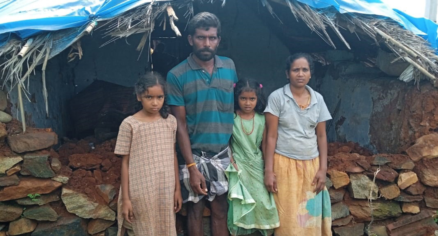 மழையில் வீடு இடிந்து விழுந்தது மழையில் வீடு இடிந்து விழுந்தது