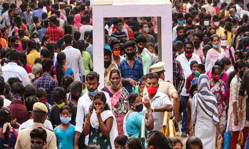 தீபாவளி ஜவுளி,இனிப்பு, பட்டாசு வாங்க குவியும் பொதுமக்கள் திருப்பூரில் களை கட்டும் கடை வீதிகள்