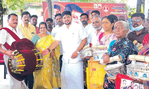 தவில், கலைஞர்களுக்கு தொழிற்கருவிகள்