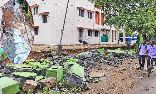 திண்டுக்கல் மாவட்டத்தில் கனமழை: பழனி-கொடைக்கானல் சாலையில் மீண்டும் மண் சரிவு