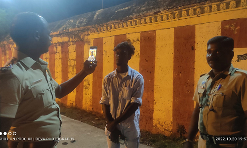 முக அடையாளம்  கண்டறியும் செயலி மூலம் சந்தேக நபரிடம்போலீஸ்விசாரணை