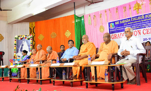 சாரதா கல்லூரியில் பட்டமளிப்பு விழா