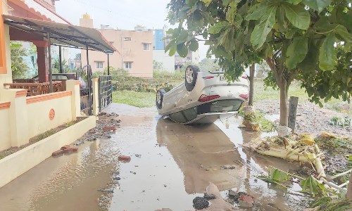 ஓசூரில் பகுதியில் வெள்ள நீர் வடிந்தது  -சீரமைப்பு பணிகள் தீவிரம்