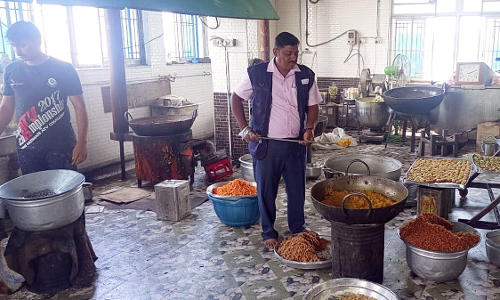 இனிப்பு தயாரிப்பு கடைகளில் உணவு பாதுகாப்பு அதிகாரிகள் ஆய்வு