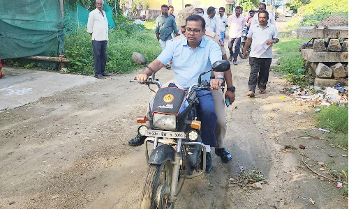 திருப்பத்தூர் புதுப்பேட்டை சாலையில் தரைப்பாலத்தில் தேங்கிய மழை நீர்