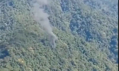 மலைப்பகுதியில் விழுந்து நொறுங்கிய ராணுவ ஹெலிகாப்டர்- 4 பேர் பலி