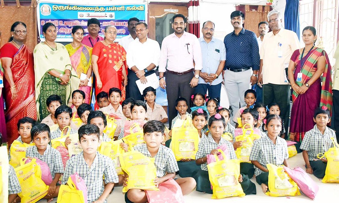 வளர்ச்சித் திட்ட பணிகள் குறித்து மாவட்ட கண்காணிப்பு அலுவலர், கலெக்டர் ஆய்வு வளர்ச்சித் திட்ட பணிகள் குறித்து மாவட்ட கண்காணிப்பு அலுவலர், கலெக்டர் ஆய்வு