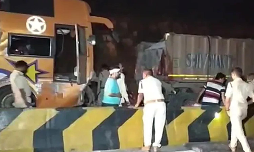 தீபாவளி கொண்டாட சொந்த ஊருக்கு திரும்பிக் கொண்டிருந்தபோது சோகம்- தொழிலாளர்கள் 15 பேர் பலி