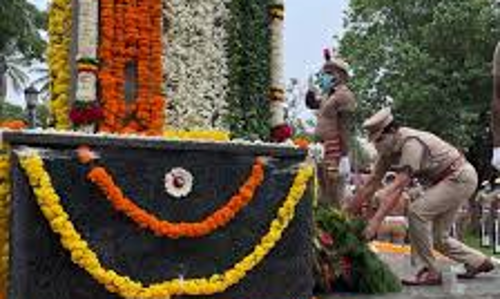 காவலர் வீரவணக்க நாள் அனுசரிப்பு