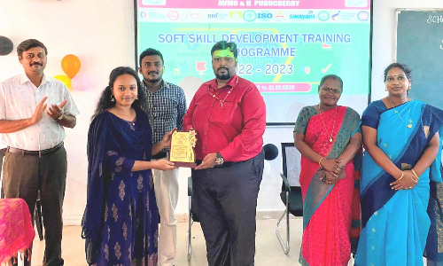 மாணவர்களுக்கு மென்திறன் பயிற்சி