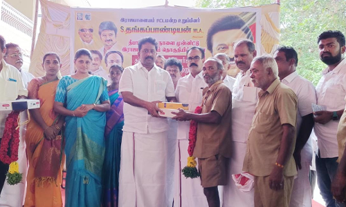 துப்புரவு பணியாளர்களுக்கு இனிப்பு- புத்தாடைகள்