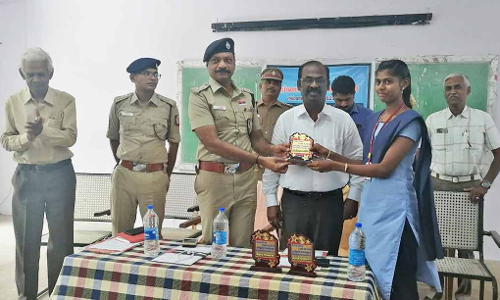 அம்பை கலைக்கல்லூரியில்  விழிப்புணர்வு கருத்தரங்கம்