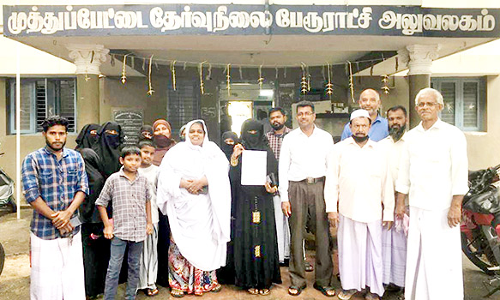 பேரூராட்சி அலுவலகத்தை முற்றுகையிட்ட பொதுமக்கள்