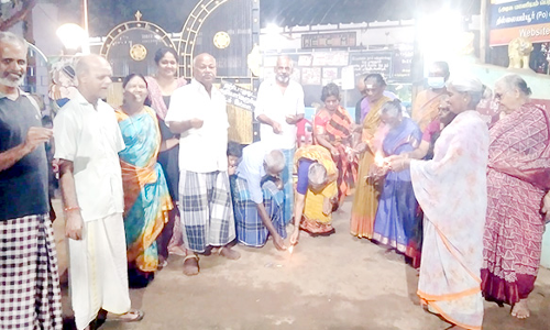 தில்லையம்பூர் முதியோர் காப்பகத்தில் மத்தாப்பு போல மகிழ வைத்த தீபாவளி கொண்டாட்டம்
