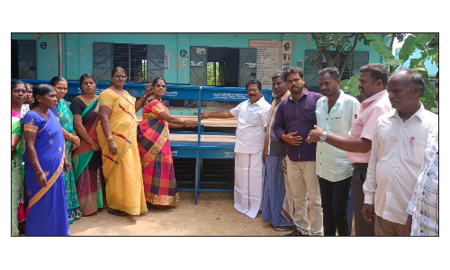 குட்டூர் அரசு பள்ளிக்கு   ரூ.5 லட்சம் மதிப்பீட்டில் மேஜை,நாற்காலி   -மாவட்ட ஊராட்சிக்குழு உறுப்பினர் வழங்கினார்