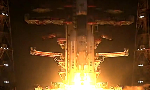 36 செயற்கைக்கோளுடன் வெற்றிகரமாக விண்ணில் பாய்ந்தது எல்.வி.எம்3-எம்2 ராக்கெட்