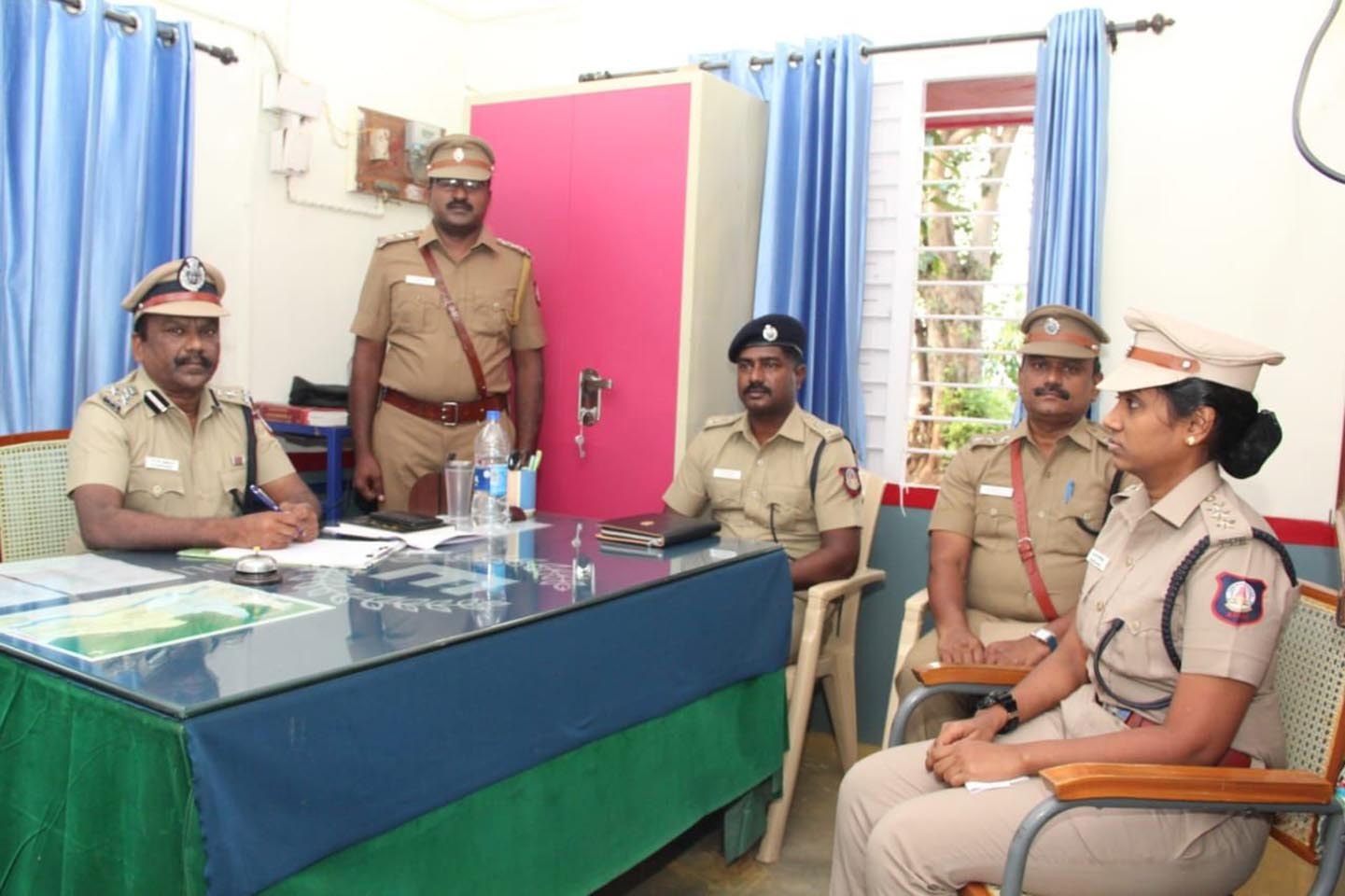 கோவை டி.ஐ.ஜி. முத்துசாமி திடீர் ஆய்வு கோவை டி.ஐ.ஜி. முத்துசாமி திடீர் ஆய்வு