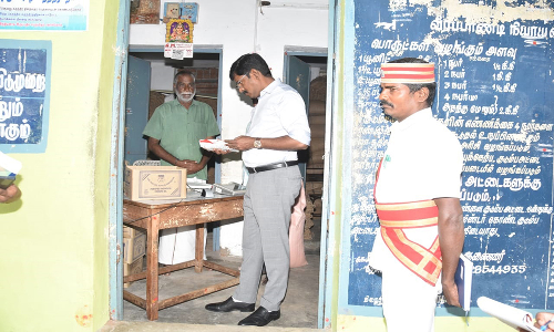 தீபாவளி பண்டிகையை முன்னிட்டு ரேசன்கடைகளில்: கலெக்டர்  அதிரடி சோதனை