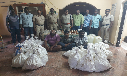 கள்ளக்குறிச்சி அருகே புதுவை மாநில மது கடத்திய 3 பேர் கைது