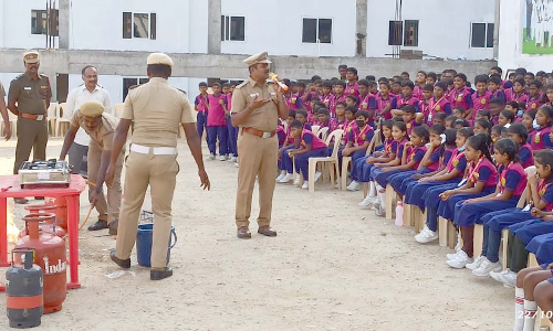 ஊத்தங்கரையில் உள்ள   அதியமான் பப்ளிக் பள்ளியில் விபத்தில்லா தீபாவளி குறித்து விழிப்புணர்வு முகாம்