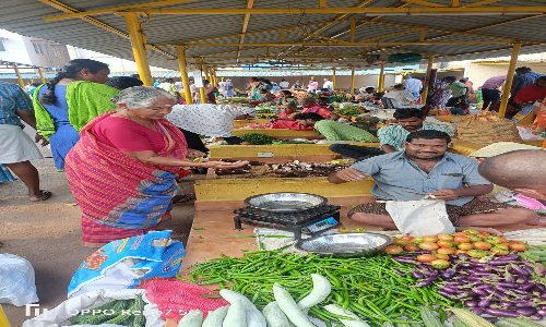 தீபாவளி பண்டிகையையொட்டி கள்ளக்குறிச்சி உழவர் சந்தையில்   ரூ.8 லட்சத்துக்கு காய்கறி விற்பனை