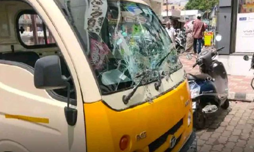 சேலத்தில் சரக்கு வேன் மோதி மூதாட்டி சாவு