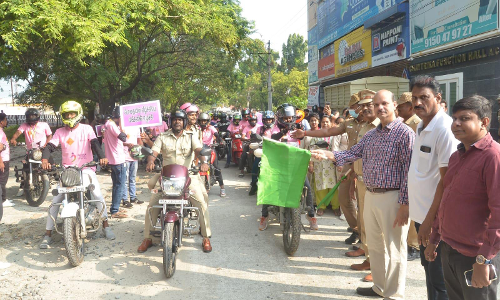 மார்பக புற்றுநோய் குறித்து விழிப்புணர்வு பைக் பேரணி