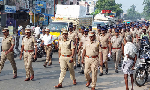 தீபாவளி பண்டிகையையொட்டி கடை வீதிகளில் கூட்டம்-  1000 போலீசார் பாதுகாப்பு