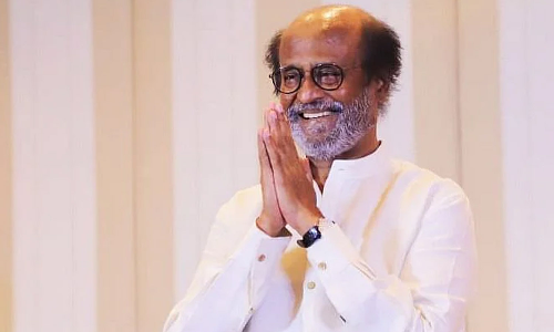 ரசிகர்களுக்கு இன்ப அதிர்ச்சி கொடுத்த ரஜினி.. ட்ரெண்டாகும் வீடியோ..