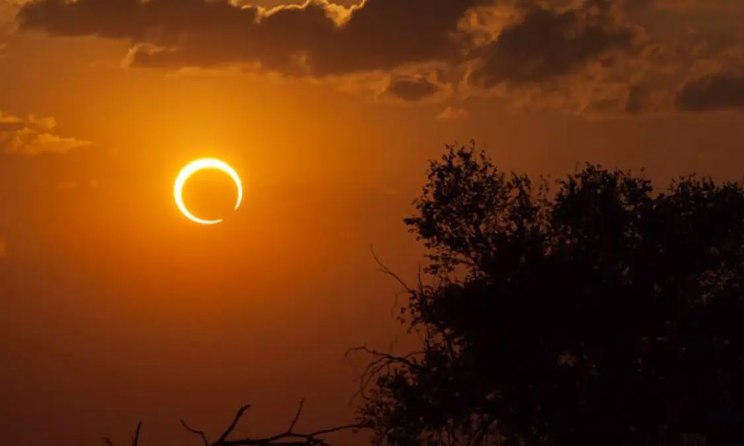 சென்னையில் இன்று மாலை சூரிய கிரகணம் நிகழும்- வெறும் கண்களால் பார்க்கக்கூடாது சென்னையில் இன்று மாலை சூரிய கிரகணம் நிகழும்- வெறும் கண்களால் பார்க்கக்கூடாது