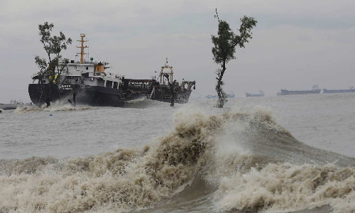 வங்கதேசத்தில் கரையை கடந்தது சிட்ரங் புயல்- 5 பேர் பலி