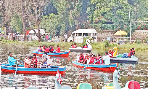 கொடைக்கானலில் தொடர் விடுமுறையால் சுற்றுலா பயணிகள் குதூகலம்