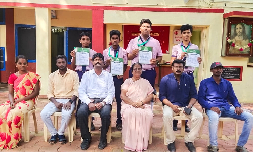 அமல அன்னை மெட்ரிக் பள்ளி மாணவர்கள் சாதனை