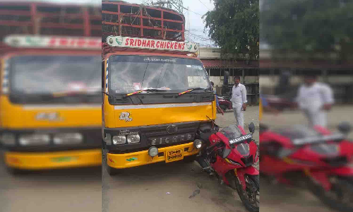 திருப்பூரில் வேன் மோதி கல்லூரி மாணவர் பலி - ஹெல்மெட் அணிந்தும்  உயிரிழந்த பரிதாபம்