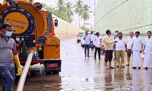 தேங்கும் மழைநீரை உடனே அகற்ற நவீன எந்திரங்கள்
