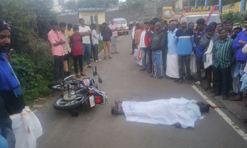 மோட்டார் சைக்கிளில் வந்த வாலிபர் பலி