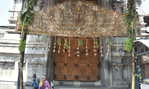 சூரிய கிரகணத்தால் கோவில்களில் நடை அடைப்பு