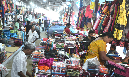 ஈரோடு ஜவுளி சந்தையில் 2 நாட்களில் ரூ.15 கோடிக்கு துணி வகைகள் விற்பனை