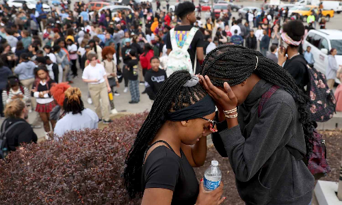 அமெரிக்க பள்ளியில் மர்ம நபர் சரமாரி துப்பாக்கி சூடு- 2 பேர் பலி