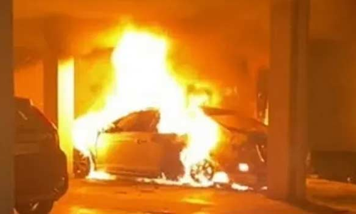 திடீரென தீப்பிடித்து எரிந்த ஸ்கோடா கார் - அப்புறம் என்ன ஆச்சு தெரியுமா?