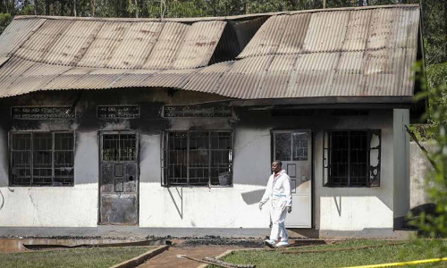 பள்ளி விடுதியில் தீ விபத்து: ஜன்னல்களை திறக்க முடியாமல் 11 பார்வையற்ற மாணவிகள் உயிரிழப்பு