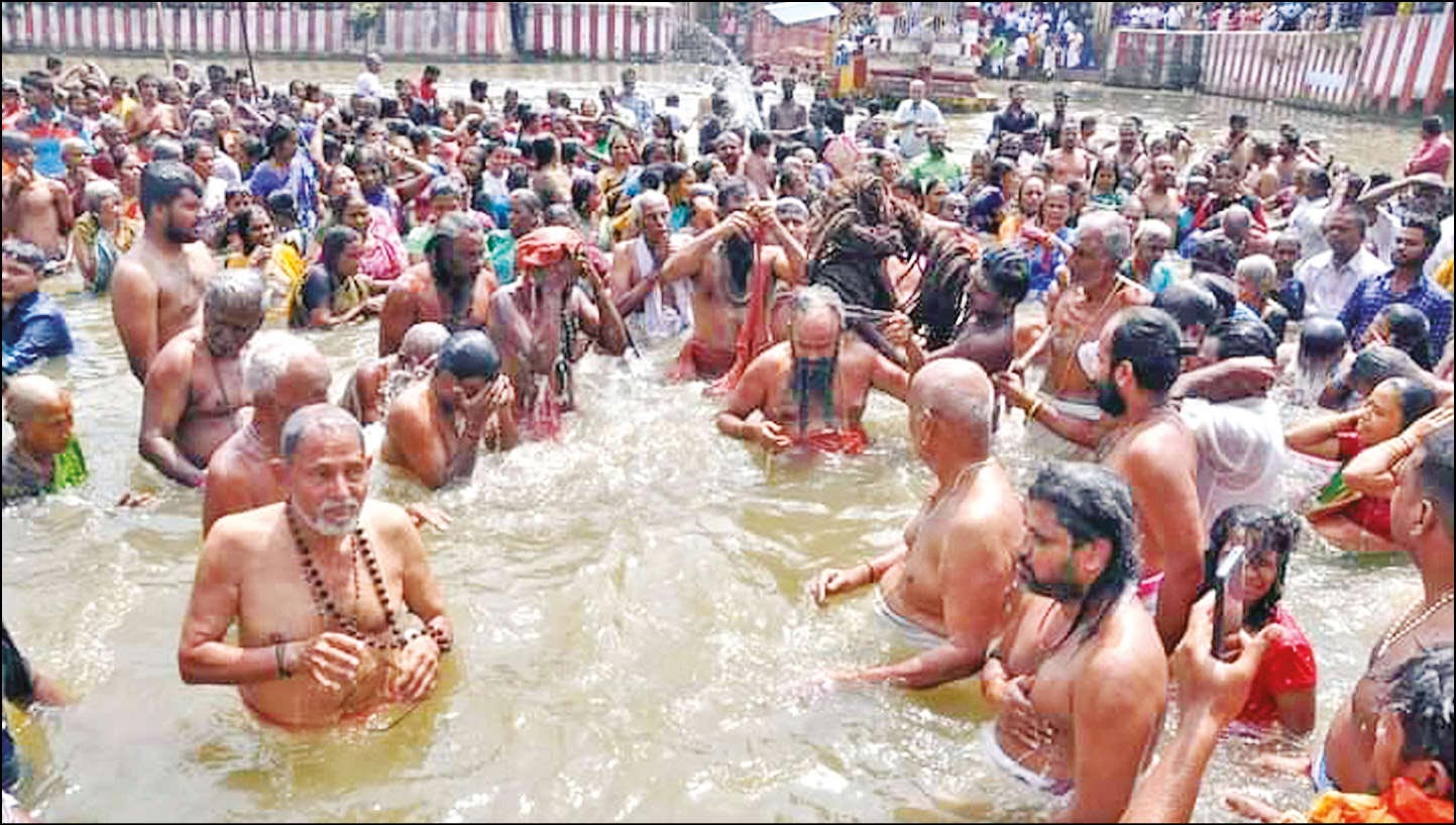 மயிலாடுதுறை காவிரி துலாக்கட்டத்தில் தீர்த்தவாரி