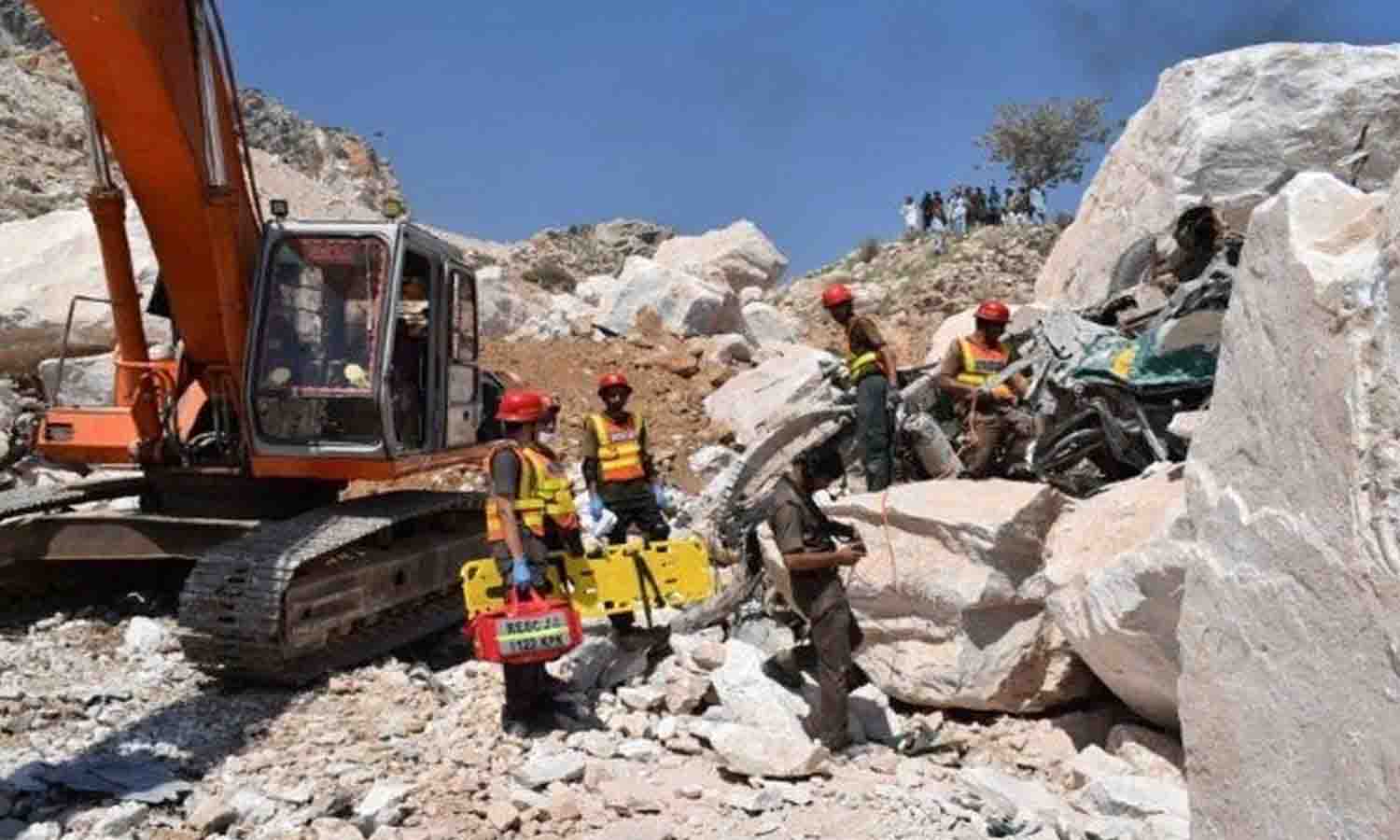 தனியார் கல்குவாரி மீண்டும் செயல்பட அனுமதி தனியார் கல்குவாரி மீண்டும் செயல்பட அனுமதி