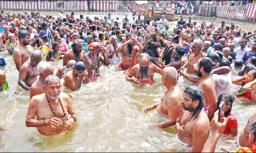 மயிலாடுதுறை காவிரி துலாக்கட்டத்தில் தீர்த்தவாரி