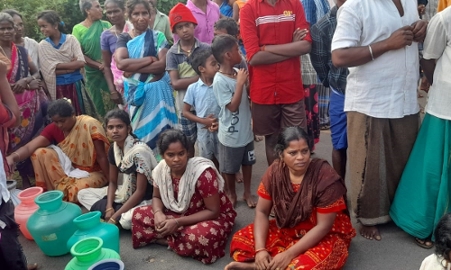 குடிநீர் கேட்டு பொது மக்கள் சாலை மறியல்