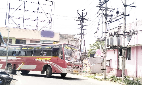 திண்டுக்கல்லில் ஆபத்தான வளைவுகளில் விபரீதமாக திரும்பும் பஸ்கள்: மாணவர்கள் பாதுகாப்பு கேள்விக்குறி