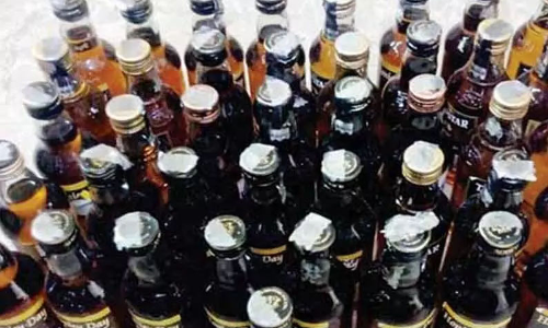நீலகிரியில் ரூ.8¼ கோடிக்கு மது விற்பனையானது.