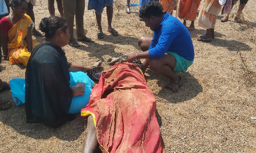 அகரம்சீகூர் அருகே தீபாவளி கொண்டாட வந்த தொழிலாளி வெள்ளாற்றில் பிணமாக மீட்பு