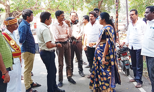 வேலூர் கோட்டையில் வாக்கிங் செல்பவர்களுக்கு வசதியாக 50 கிரானைட் இருக்கைகள